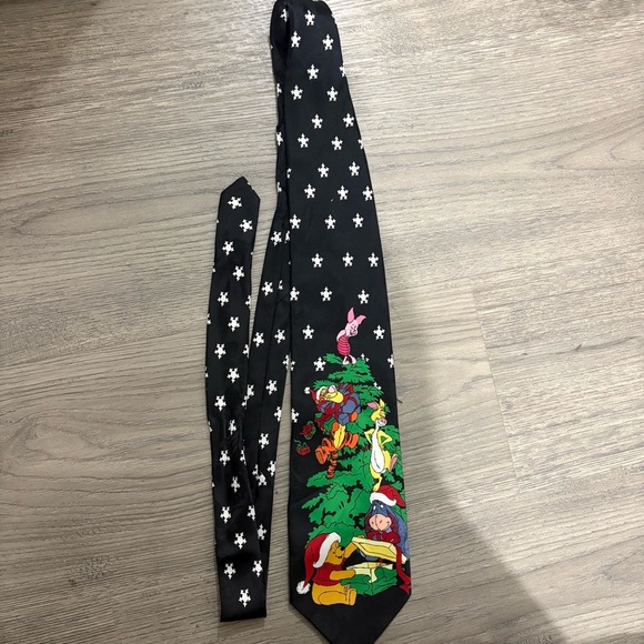 Vtg Disney POOH Winnie the Pooh & Friends Christmas Tree Snowflake Black Tie - Picture 1 of 5